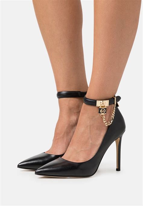 michael kors hamilton pump